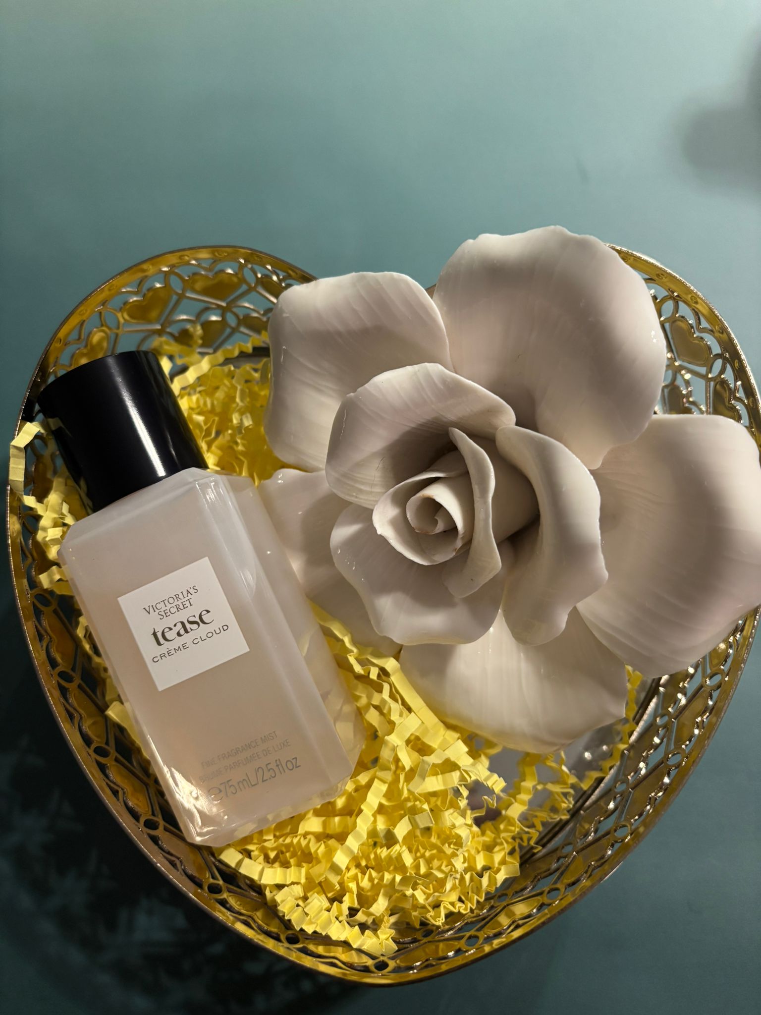WhatsApp Image 2025-08-23 at 6.51.14 AM (1) Victoria Secret: Travel Fine Fragrance Mist- Tease Creme Cloud 2.5floz - Image 1