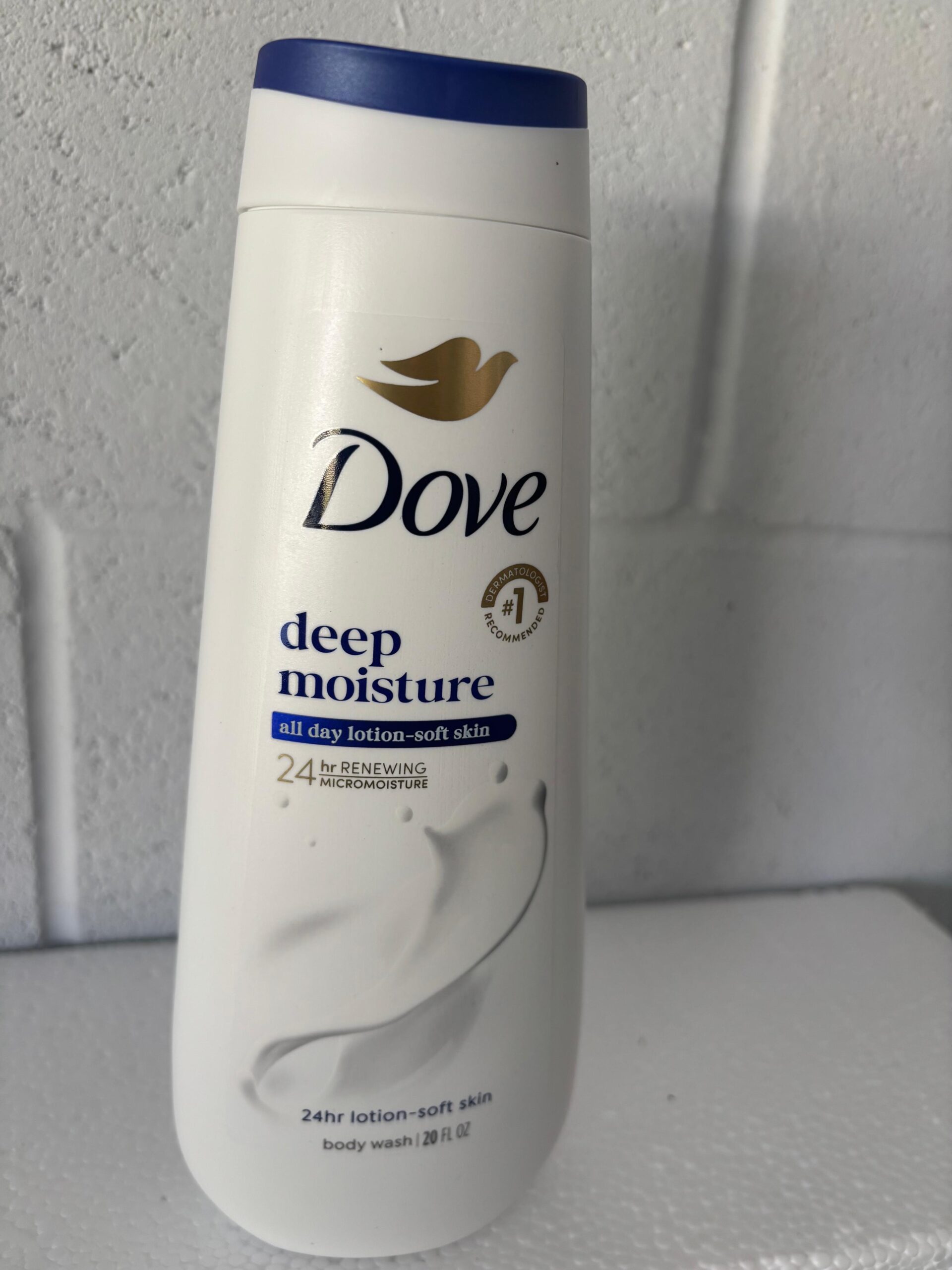 e40 Dove Women 24 HR Renewing Bodywash 20 fl.oz : Deep Moisture - Image 1