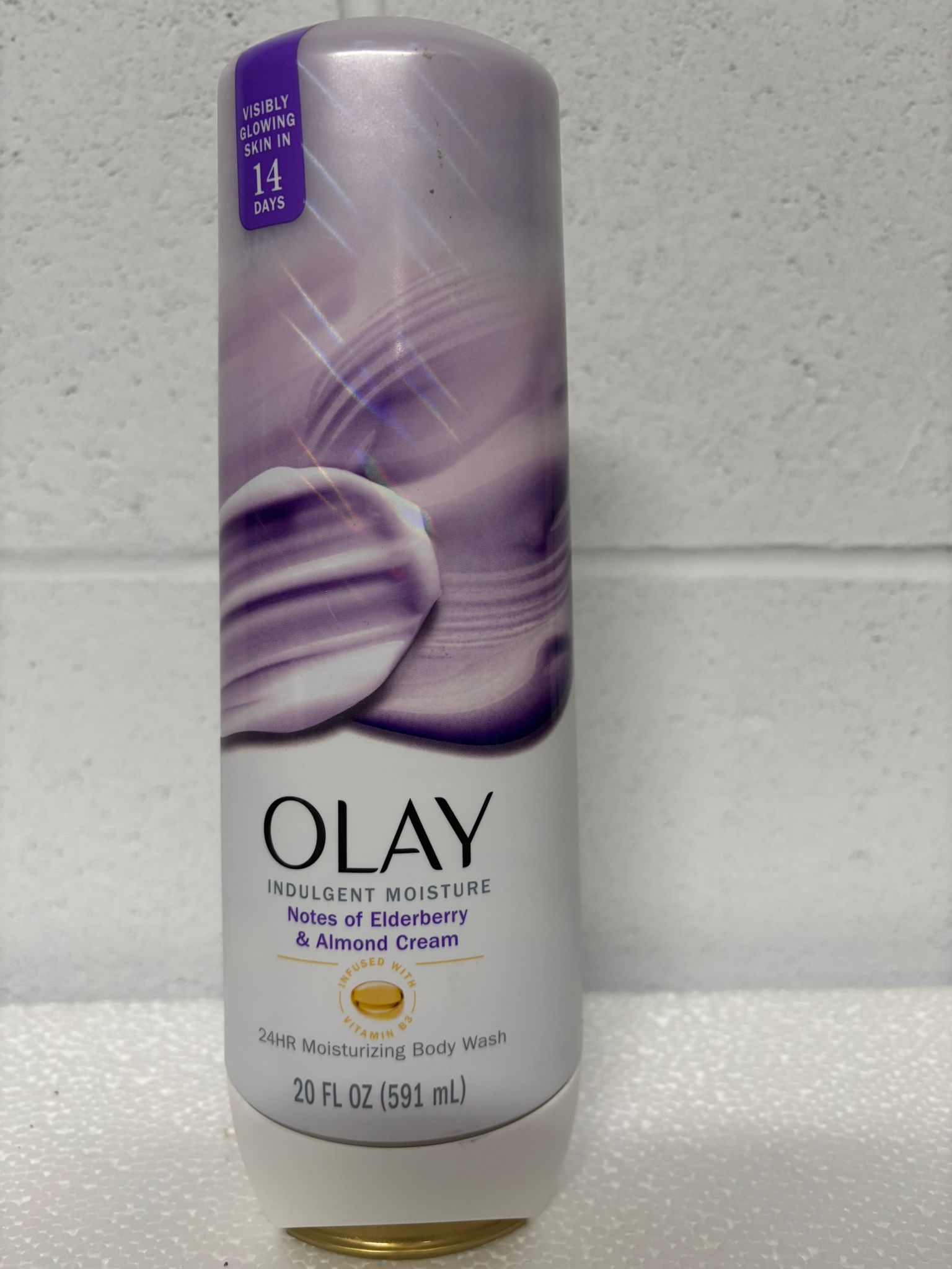 u18 Olay Indulgent Moisture Body Wash with Notes of Elderberry & Almond Cream (20floz) - Image 1