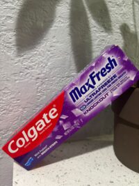 Colgate Max Fresh Ultra Freeze 10X with Whitening Breath strips (Knockout) - 6.3 FL oz - Image 2