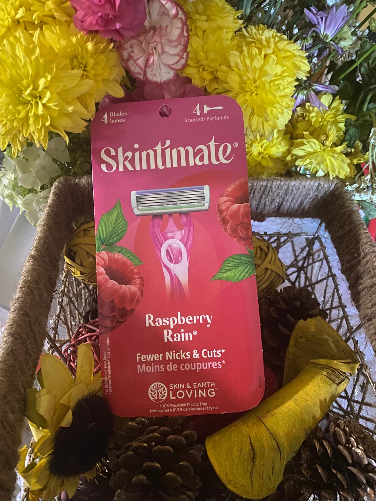 eee133 Skintimate Raspberry Rain 4ct Disposable Razors - Image 1
