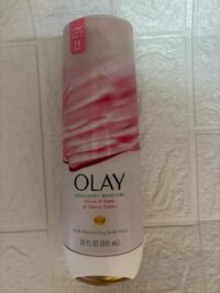 Olay Indulgent Moisture Ribbons Notes of Rose & Cherry Crème Bodywash - 20oz
