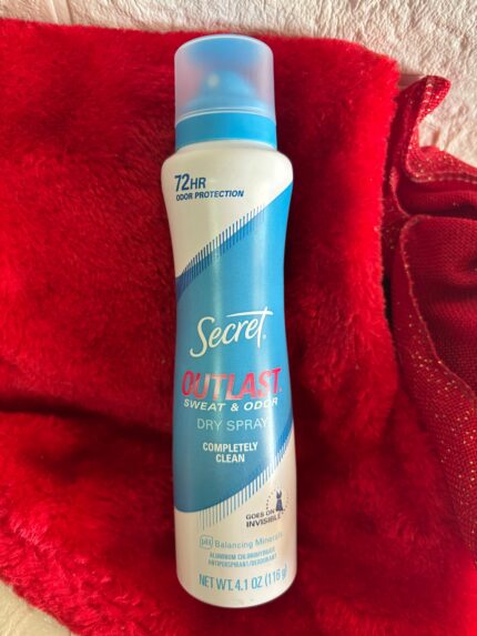 Secret Outlast Sweat & Odor Dry Spray "Completely Clean" 4.1oz