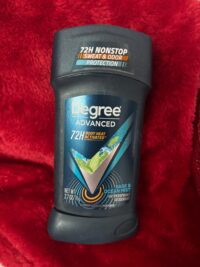 Degree Men's Ultra Clear Black & White Fresh Antiperspirant/Deodorant 2.7oz - Image 3
