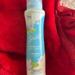 Secret Weightless Dry Spray "Waterlily " 4.1oz