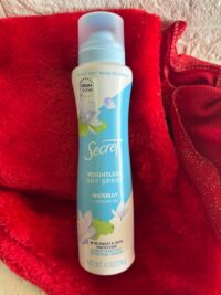 Secret Weightless Dry Spray "Waterlily " 4.1oz