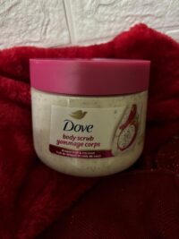 Dove body scrub (Gommage corps) -Dragon Fruit & Coconut