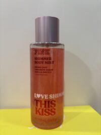 VS: Love Shimmer - This Kiss: Crumb Cake, Cinnamon Sugar, Vanilla Drizzle + Essential Oils  8.4floz (Mist)