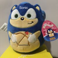 Squishmallows Original 8 Inch Sonic the Hedgehog Holding Bow and Arrow