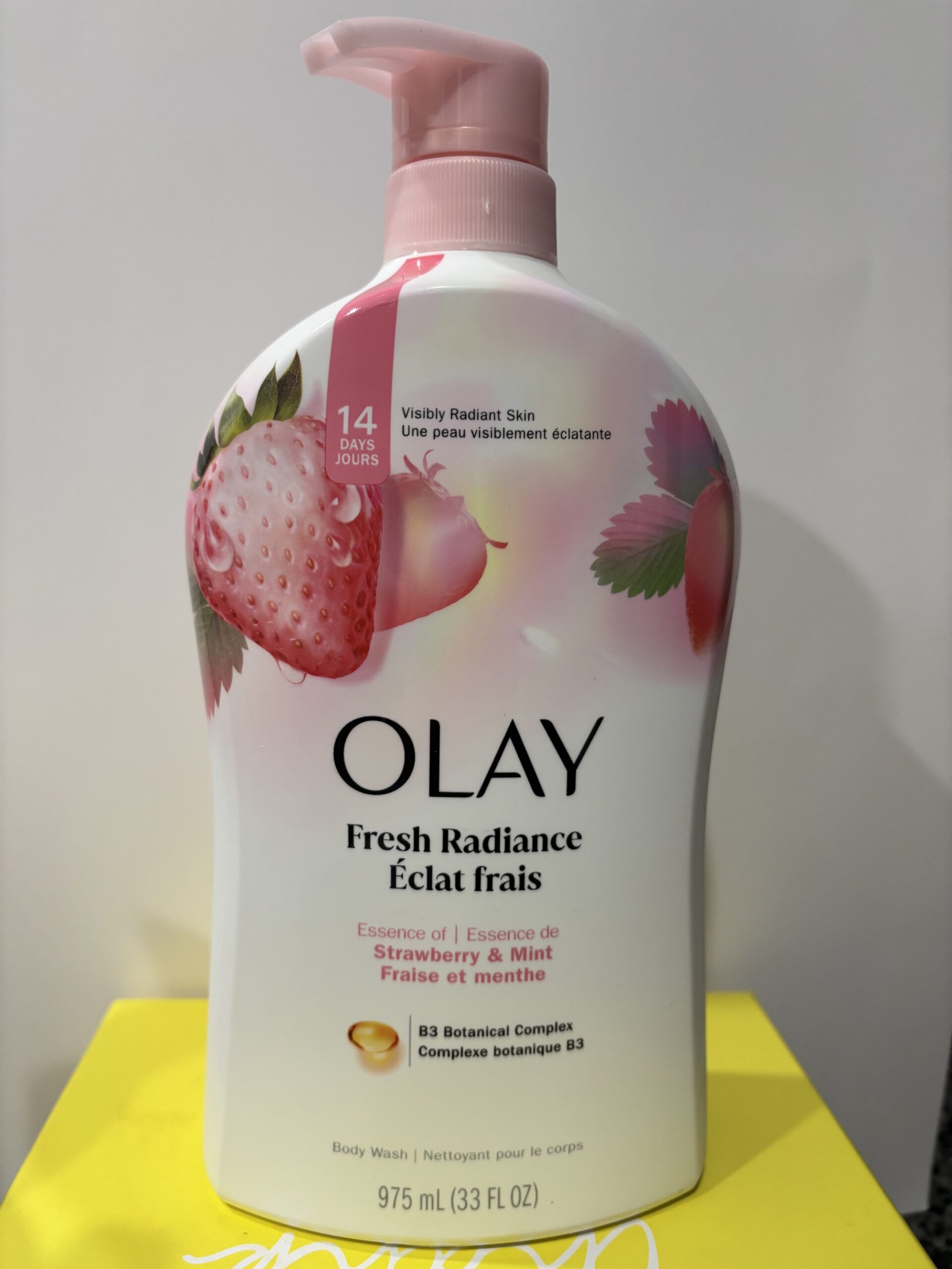 IMG_9603 Olay Fresh Radiance Eclat frais - Strawberry & Mint 33floz - Image 1