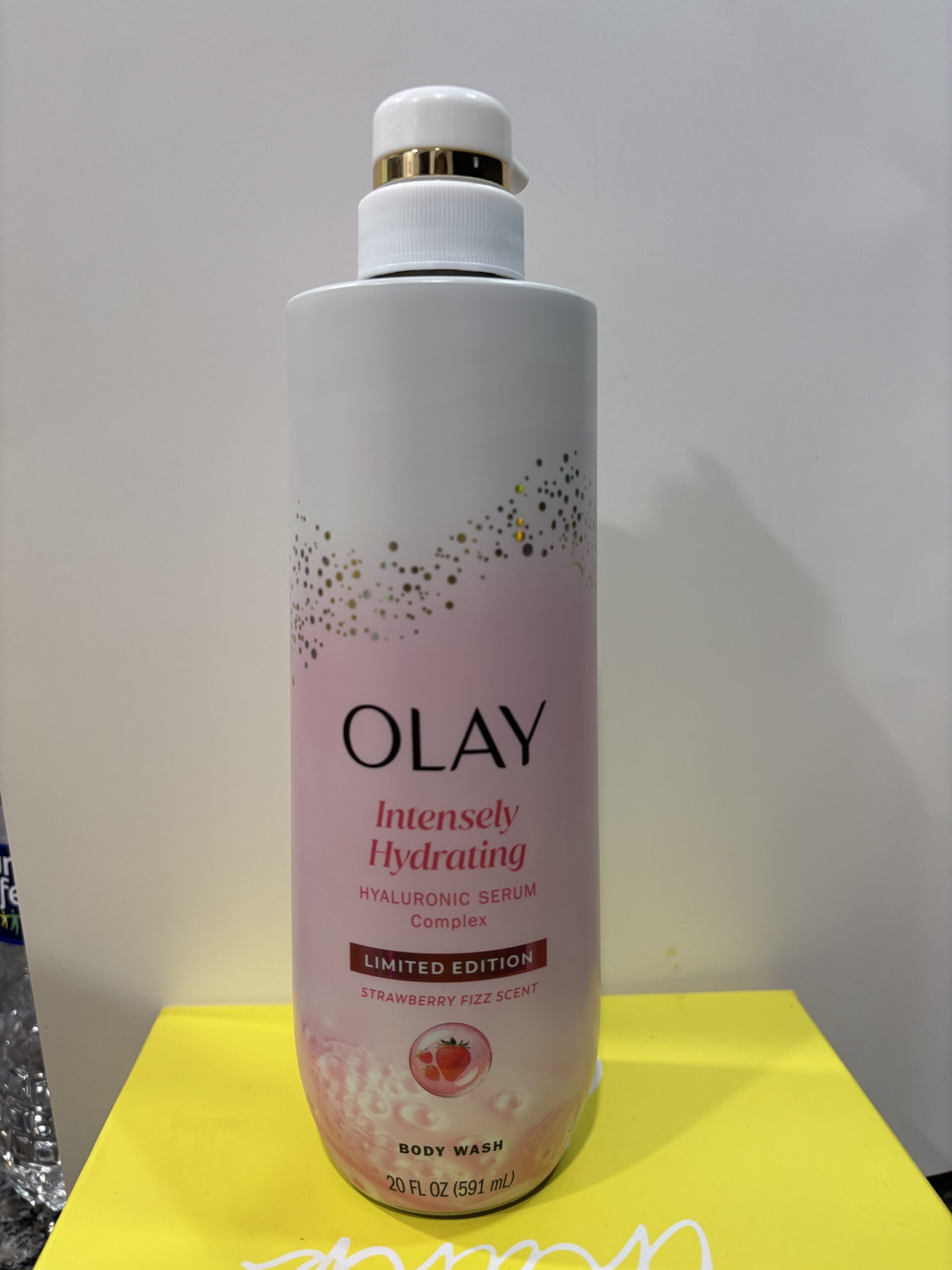 IMG_9726 Olay Intensely Hydrating Hyaluronic Serum Complex Body Wash Strawberry Fizz Scent - Image 1